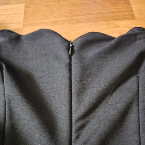 Off the shoulder scallop dress - Picture 3 of 3